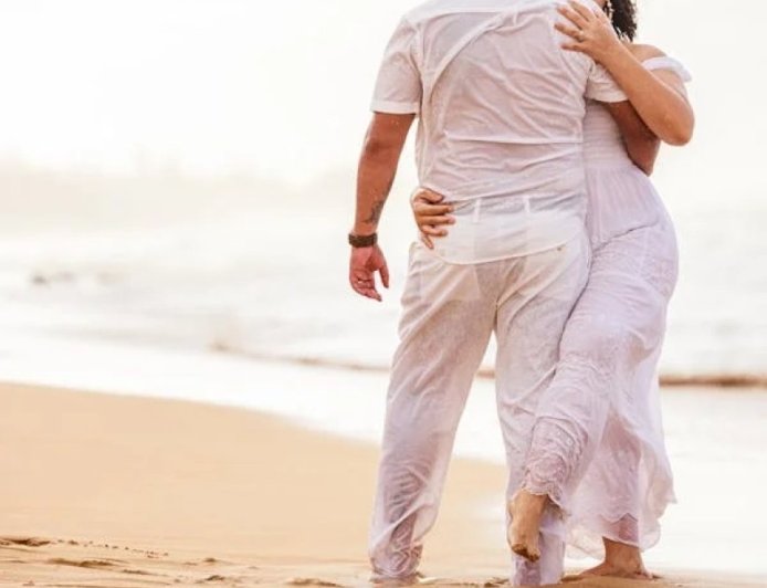 光景はフィリピン・パラワン島のカフェラテ色の砂のせい