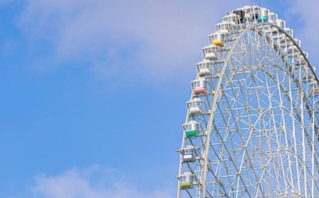 Lightning strike leaves 20 stranded on Japan’s tallest Ferris wheel for hours