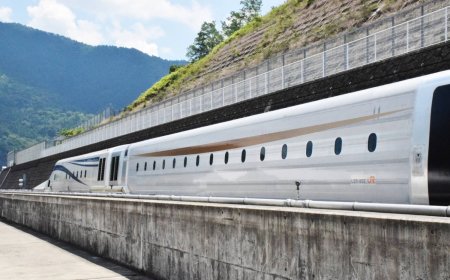 Japan’s maglev is a train to nowhere that continues to wow the crowds