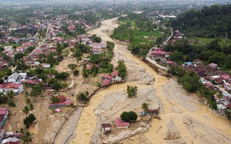 Militaries come to aid of Asia flood victims as toll nears 1,000