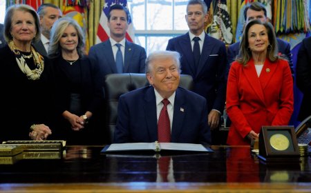 Trump proposes easing fuel rules, in boost for automakers, despite emissions