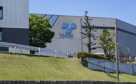 Toyota Industries buyout bid dips 16% below stock holdings