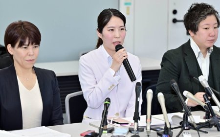 In Japan, a shogi player opens a debate on motherhood and the 'game of generals'