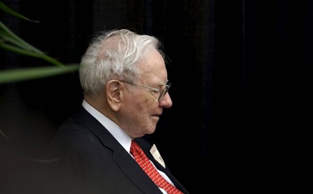 Berkshire to keep Japanese trader shares after Buffett's exit