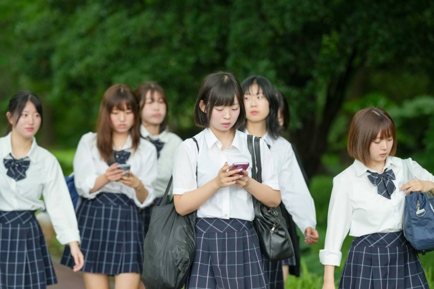 It’s time for Japan to ban smartphones in schools