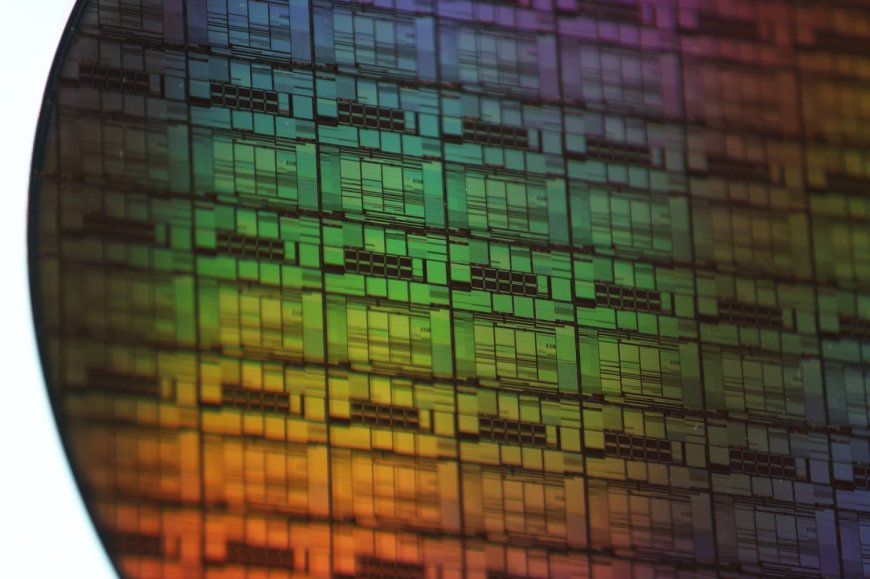 Japan to quadruple spending support for chips and AI in budget