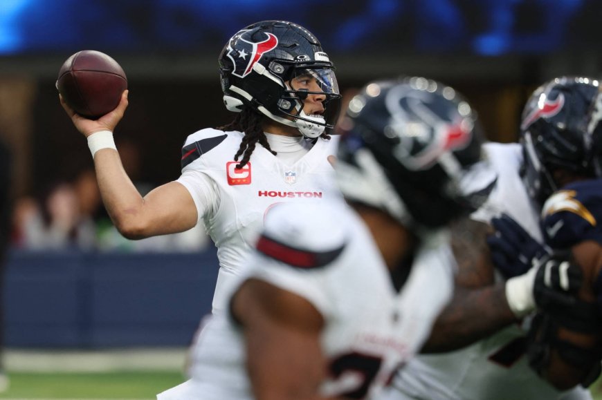 Texans reach playoffs as Ravens win to stay in hunt