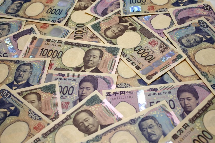 Japan’s year-end balance of bank notes in circulation falls for 3rd straight year