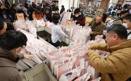 New Year's sales start at major department stores