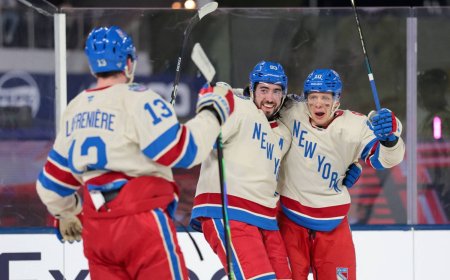 Rangers ride Mika Zibanejad's hat trick to Winter Classic win over Panthers