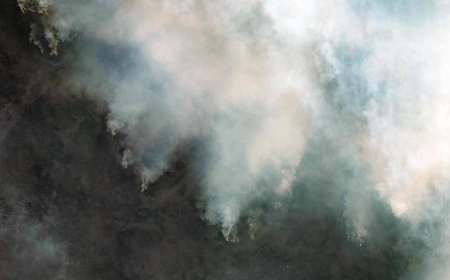 Australia warns of floods and fires after cars washed away