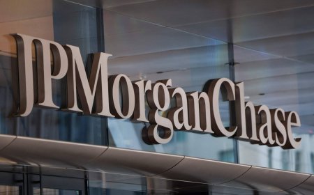 Trump sues JPMorgan Chase and its CEO for $5 billion over alleged debanking