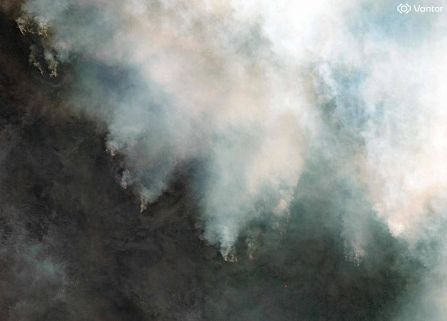 Australia warns of floods and fires after cars washed away