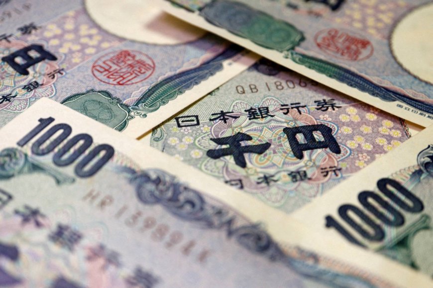 Yen extends gains as dollar pressure mounts