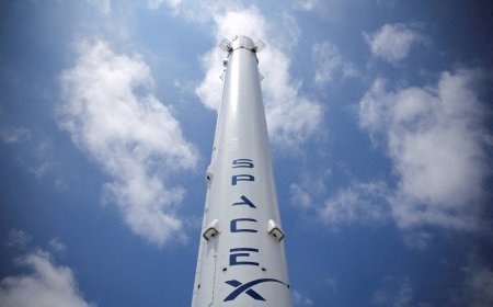 SpaceX shifts focus from Mars to moon, Musk says