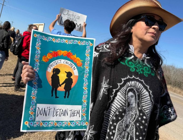 Toddler returned to ICE custody was denied medication, lawsuit says