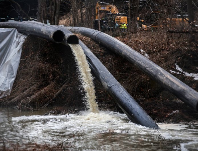 Washington mayor asks Trump for disaster declaration over Potomac spill
