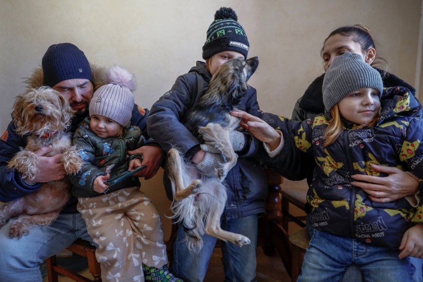 Kyiv family, with its pets and pigs, defies Russia and the cold