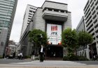 Stocks fall 5% after yen breaks ¥160 to the dollar over the weekend
