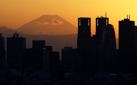 Japan’s investors sell most overseas bonds since 2024 last month