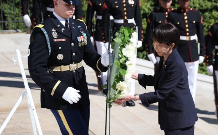 Takaichi lays flowers at Arlington National Cemetery