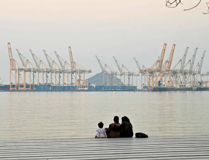 Ships avoid Strait of Hormuz as Iranian media essentially shuts it down