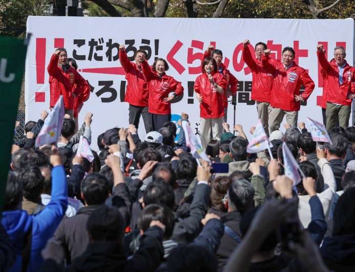 Japan electronics unions to accept pay scale hike of ¥12,000 or more