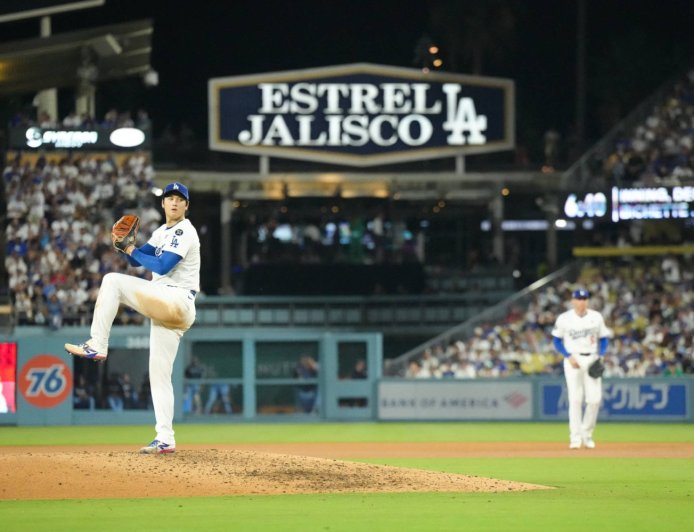 Uniqlo looks to cash in on Dodgermania with partnership deal