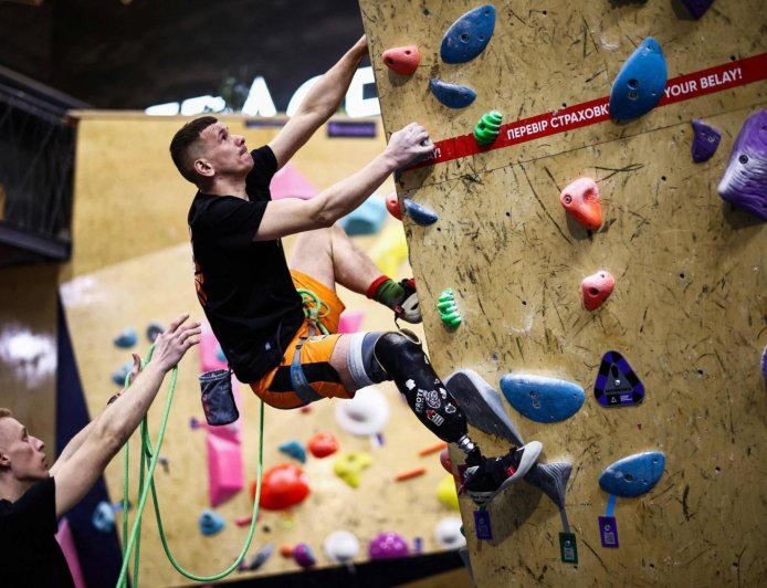 ‘It’s adrenaline’: Ukraine amputee veterans climb for recovery