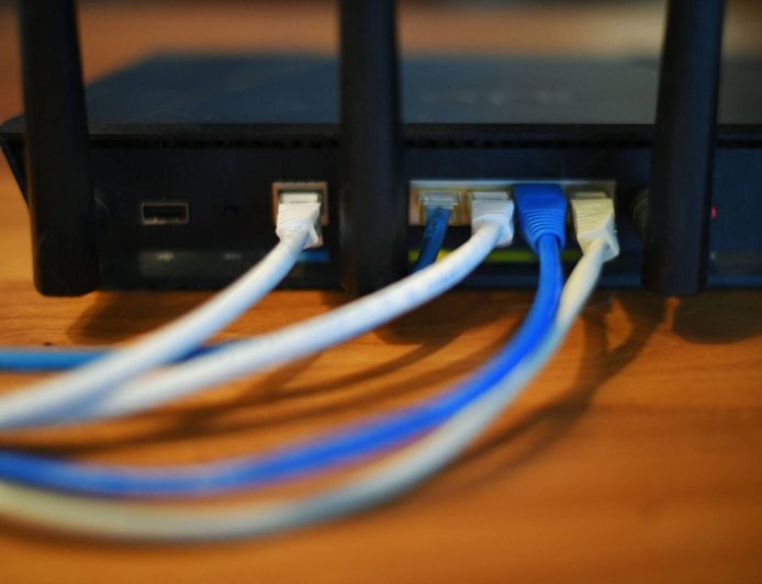 FCC bans wireless-router imports, citing threat to national security