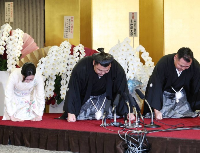 Kirishima clinches return to <i>ōzeki</i> rank