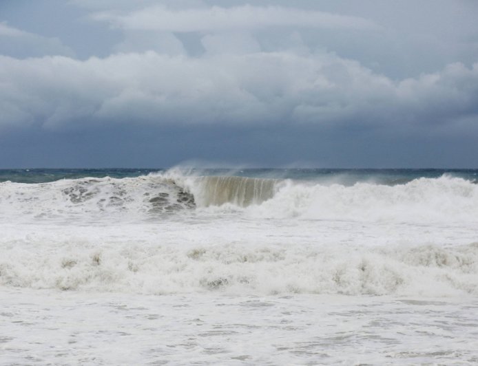 Satellite observations offer insight into a tsunami's early stages