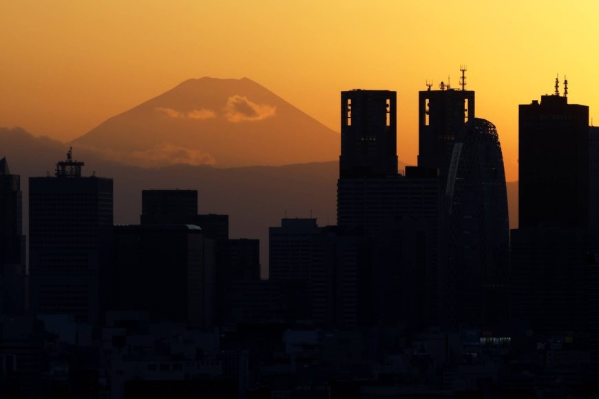 Japan’s investors sell most overseas bonds since 2024 last month