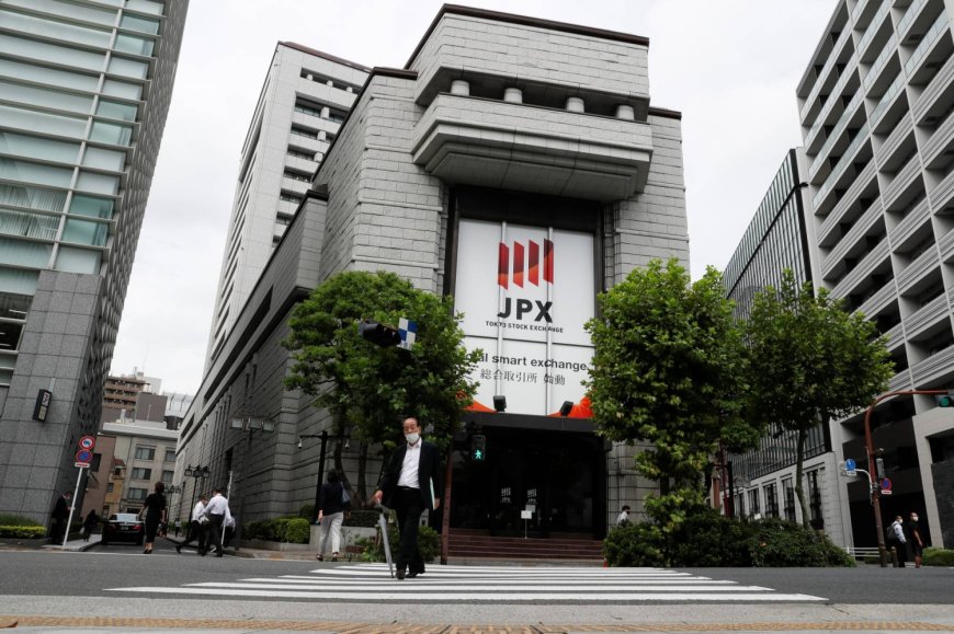 Stocks fall 5% after yen breaks ¥160 to the dollar over the weekend