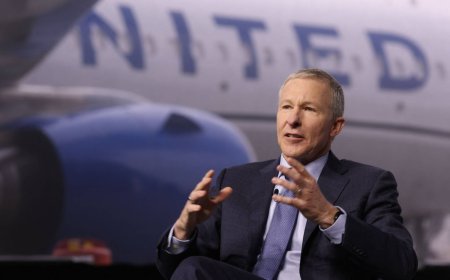 United Airlines CEO pitched American Airlines tie-up in meeting with Trump, sources say