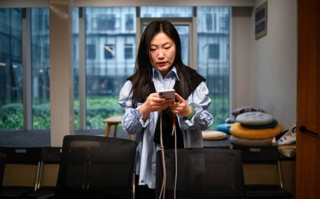 Young Chinese use AI to launch one-person firms over job anxiety