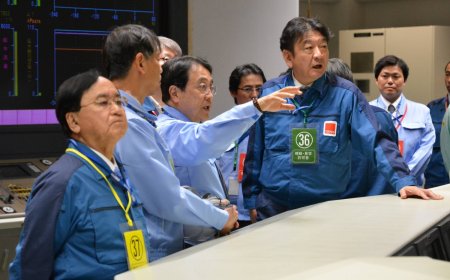 Minister inspects Kashiwazaki-Kariwa nuclear plant