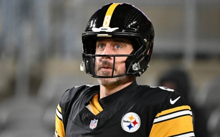 Steelers place rare contract tender on Aaron Rodgers
