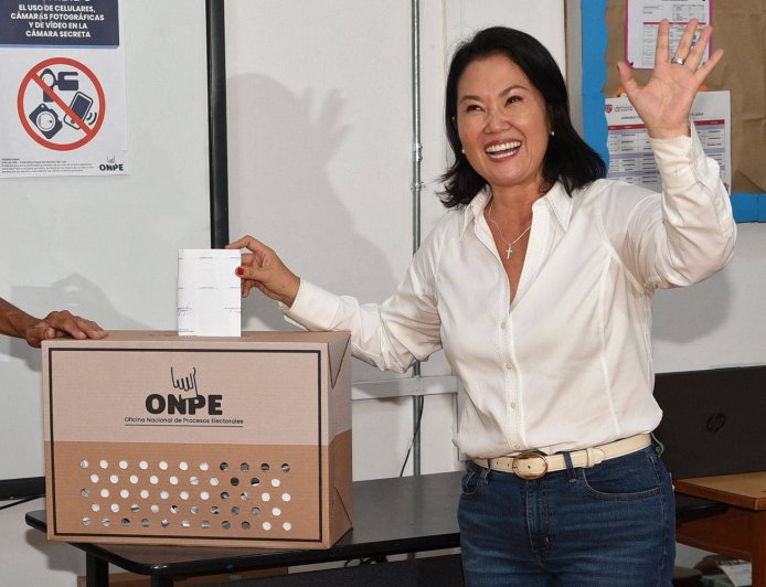 Peru election marred by delays as conservatives lead early count