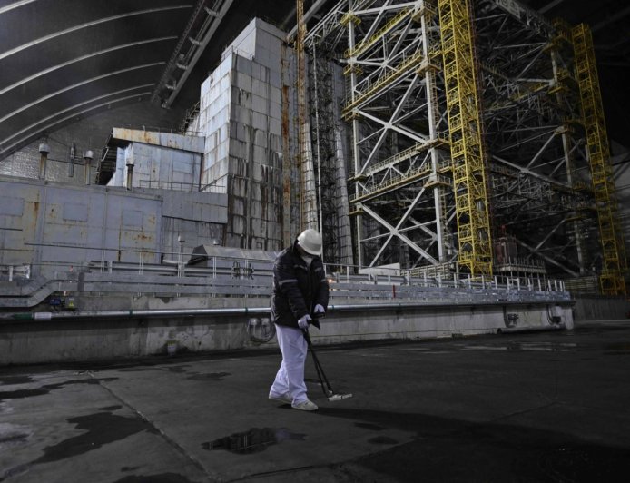 Chernobyl containment at risk of 'catastrophic' collapse, Greenpeace warns