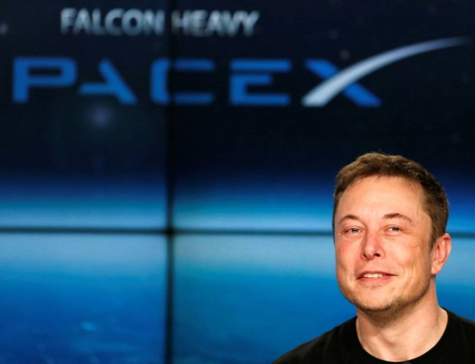 Musk’s SpaceX tries to woo Wall Street with analyst meetings this week, sources say