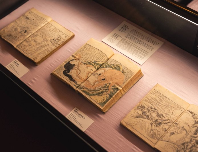 Hokusai’s erotic art on display at a Kabukicho noh theater