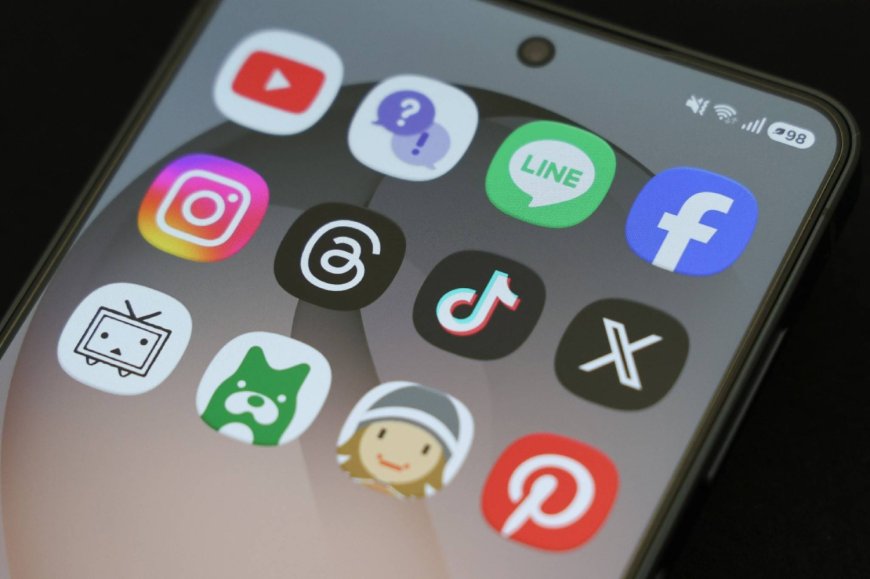 Social media platforms differ in transparency on defamation and AI issues