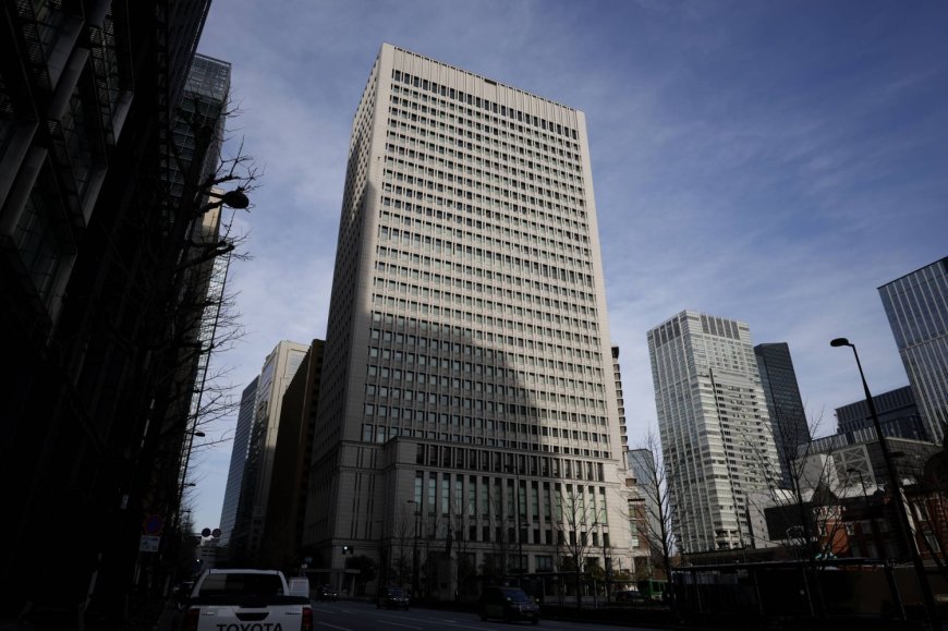 SMFG and Nippon Life discuss $3 billion LBO loan fund