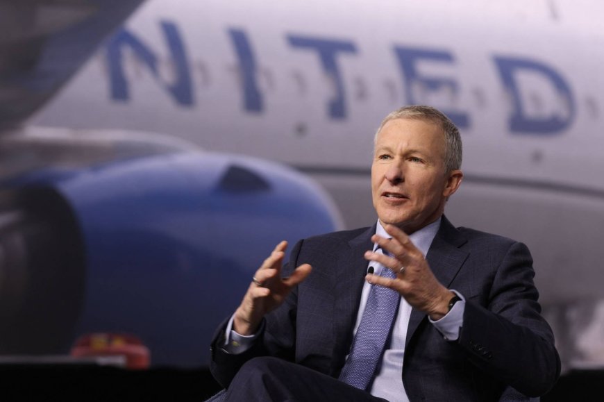 United Airlines CEO pitched American Airlines tie-up in meeting with Trump, sources say