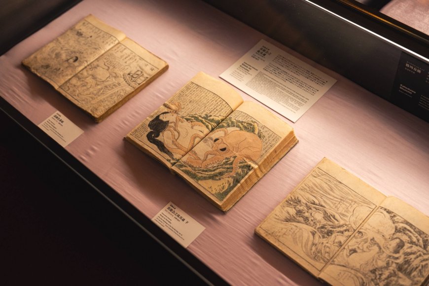 Hokusai’s erotic art on display at a Kabukicho noh theater