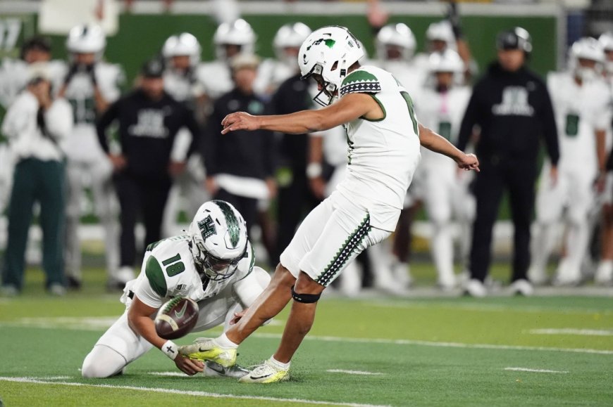 Former Hawaii kicker Kansei Matsuzawa signs with Raiders
