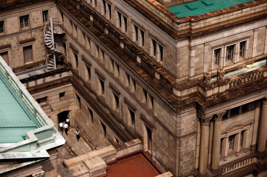 Bank of Japan holds rates steady despite weak yen