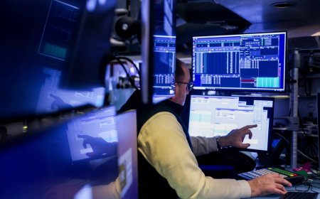 Momentum-obsessed traders seek clues on Iran truce