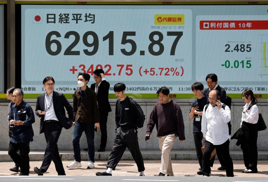 Japanese stocks steady near historic highs as tech and war weigh on sentiment